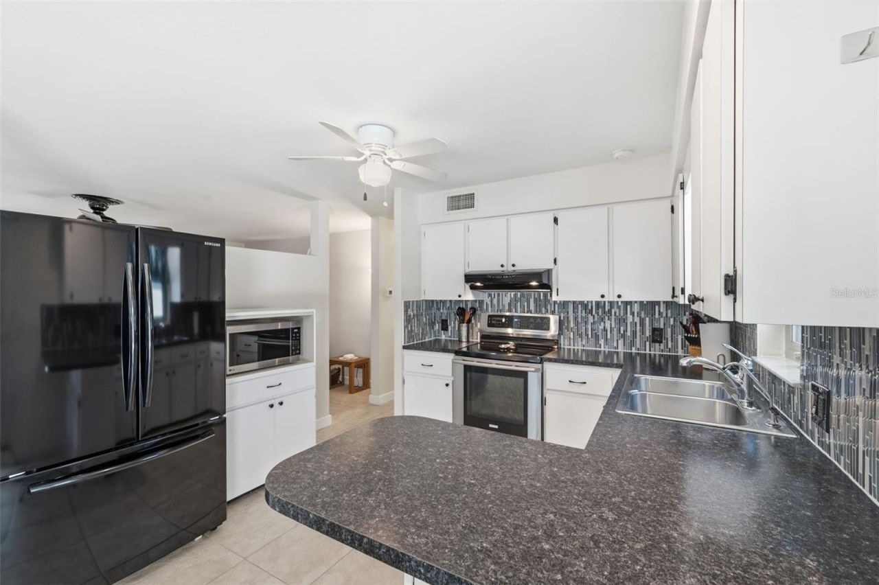5915 46th Avenue N, Kenneth City, FL 33709 Photo