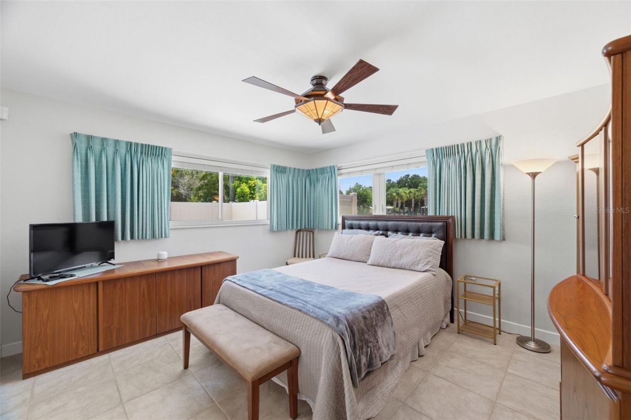 5915 46th Avenue N, Kenneth City, FL 33709 Photo