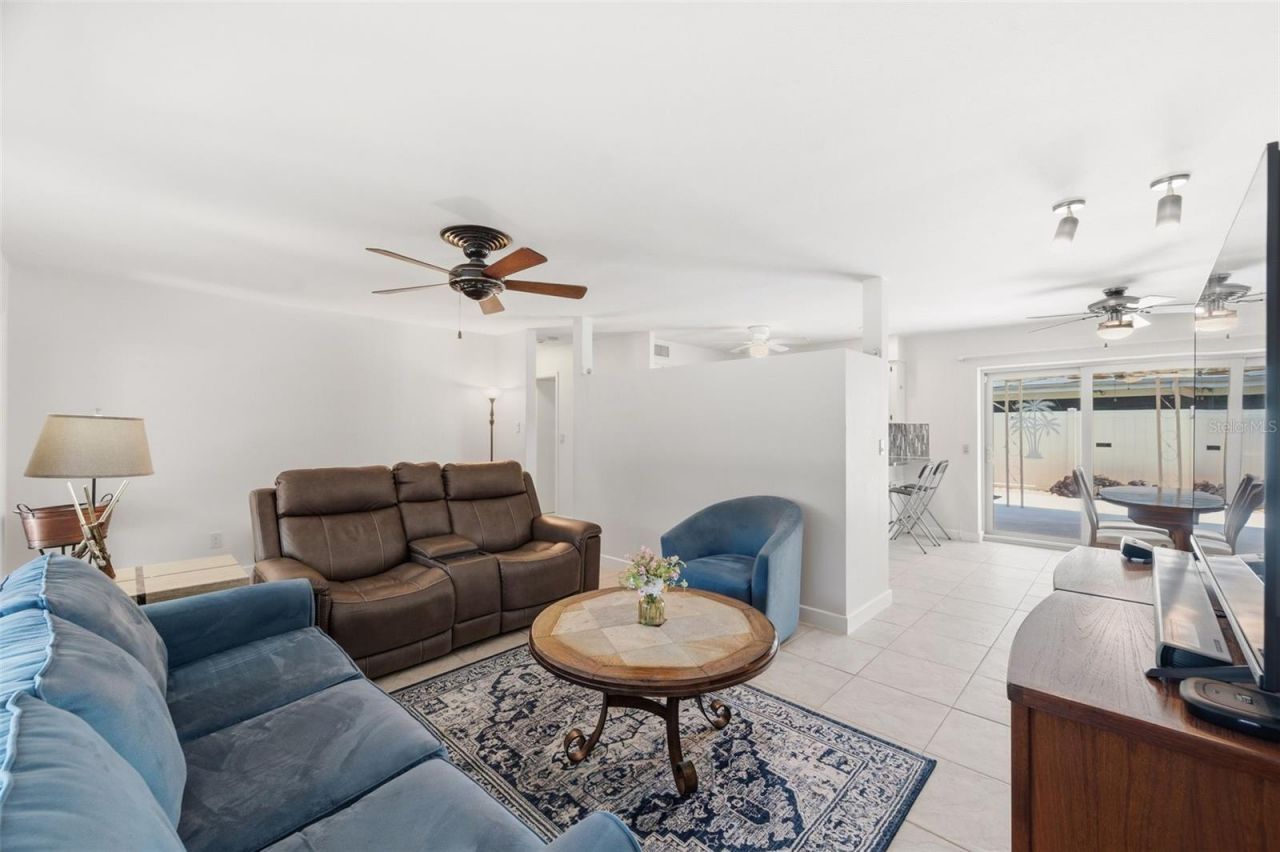 5915 46th Avenue N, Kenneth City, FL 33709 Photo