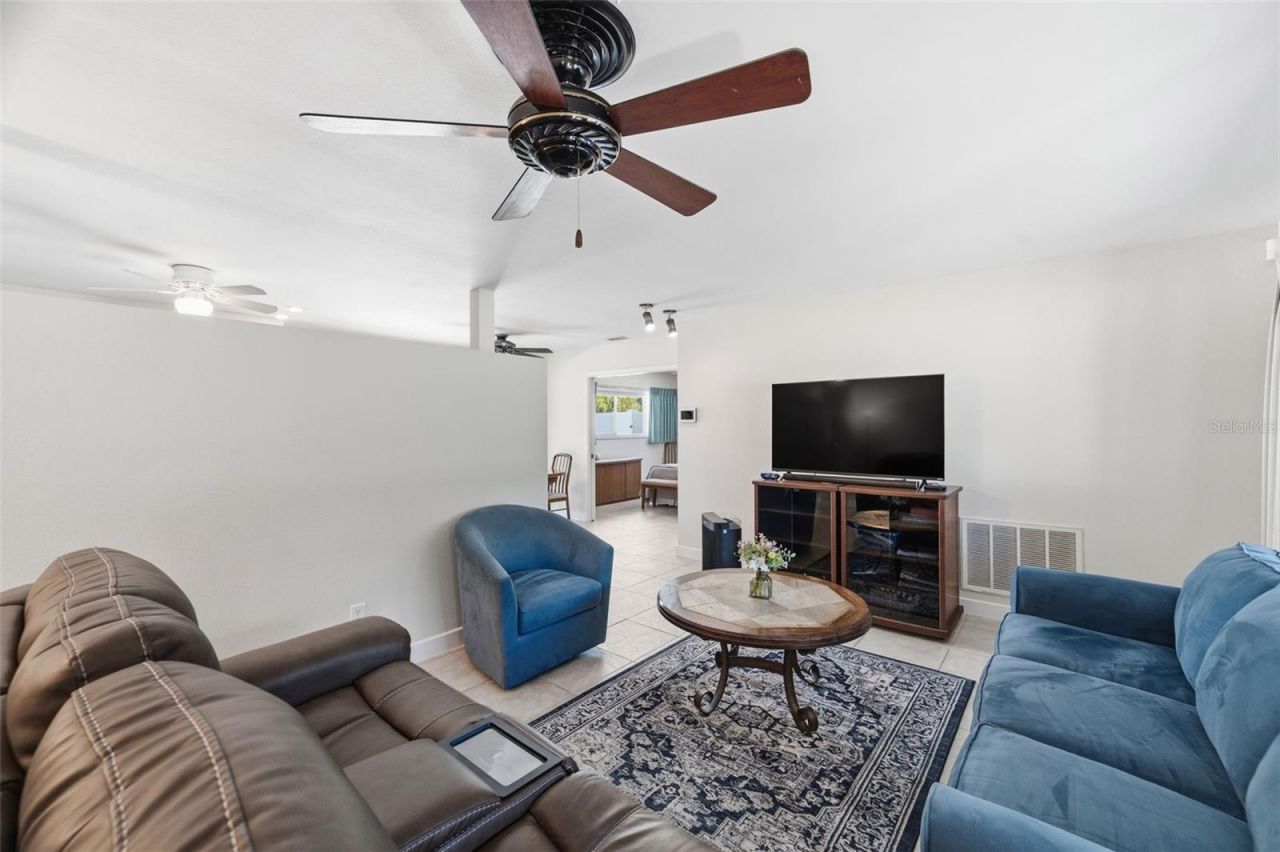 5915 46th Avenue N, Kenneth City, FL 33709 Photo