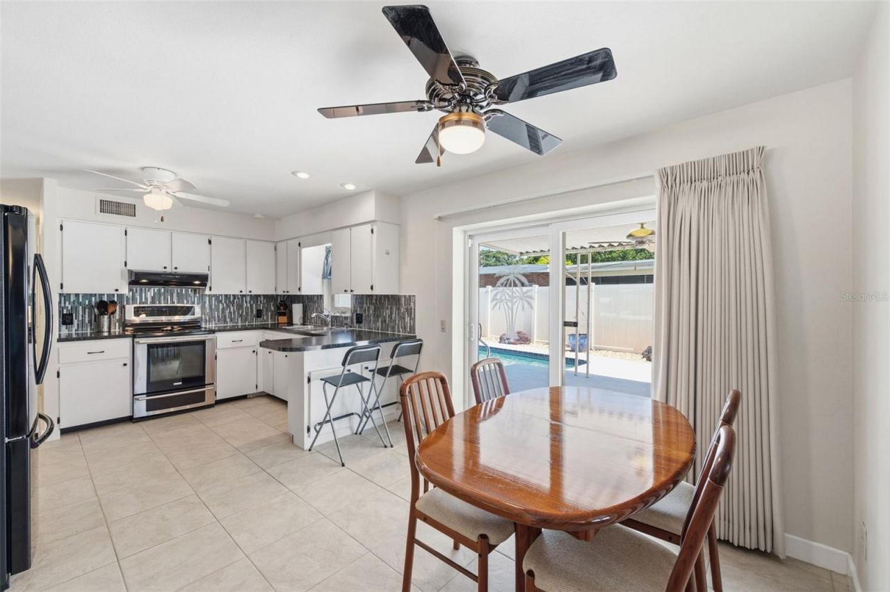 5915 46th Avenue N, Kenneth City, FL 33709 Photo