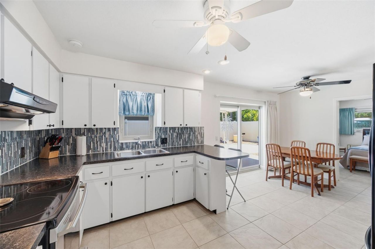 5915 46th Avenue N, Kenneth City, FL 33709 Photo