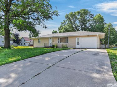 417 W F Street, Elmwood, NE 68349