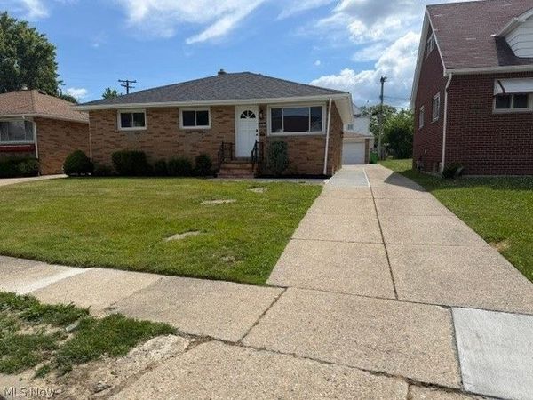 907 E 216th Street , Euclid, OH 44119