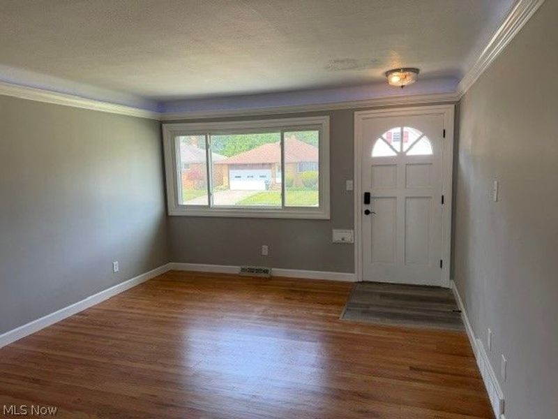 907 E 216th Street, Euclid, OH 44119 Photo 2