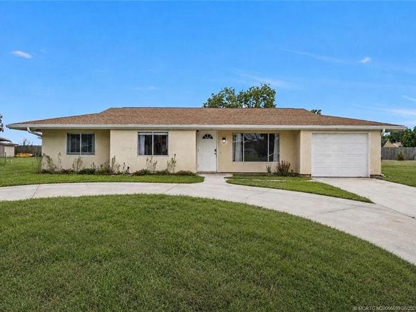 1862 SE Rainier Road , Port St Lucie, FL 34952