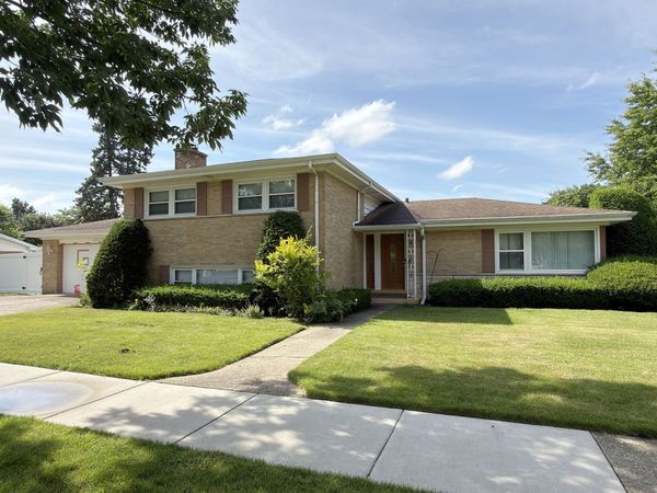 801 S See Gwun Avenue , Mount Prospect, IL 60056