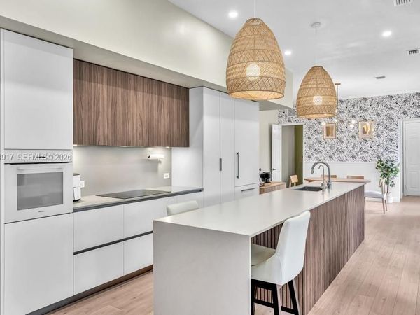 8289 NW 38th St, Cooper City, FL 33024
