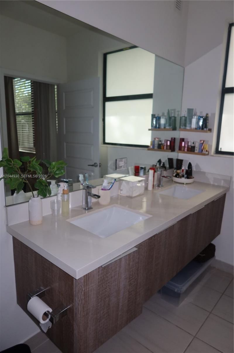 10467 NW 82nd St , Unit 16, Doral, FL 33178 Photo