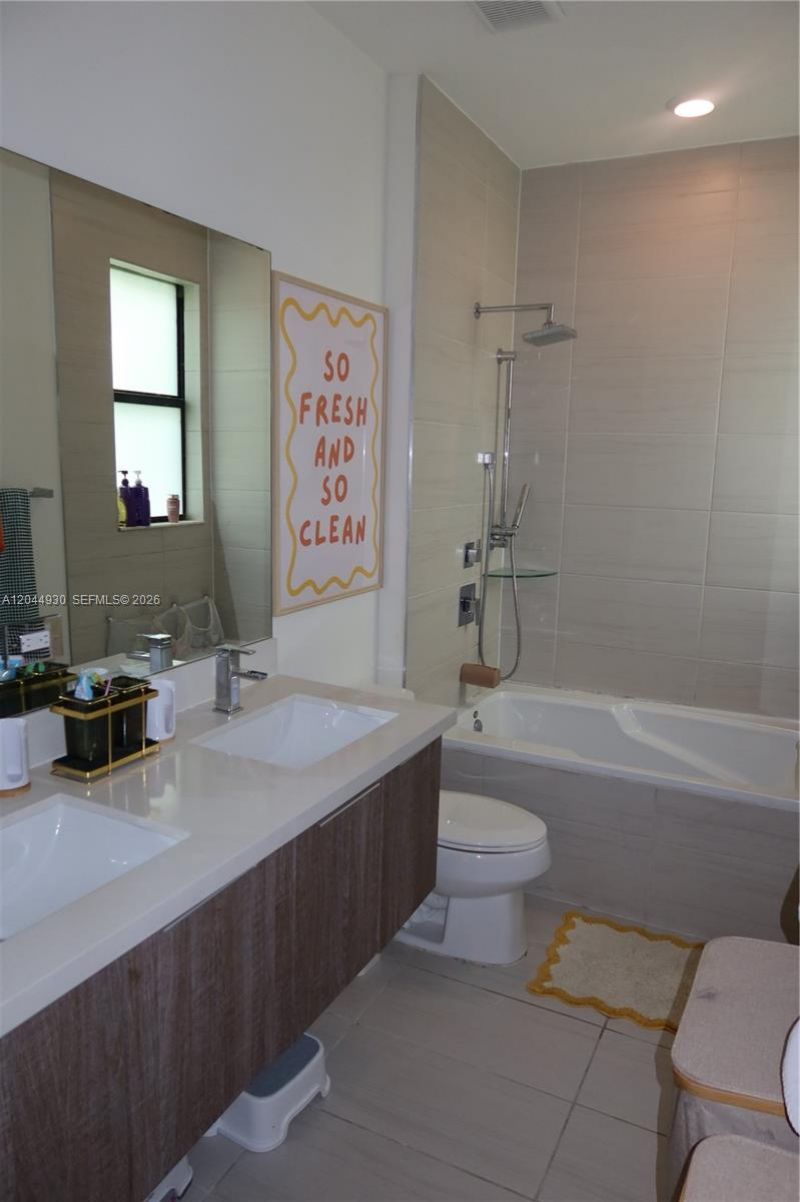 10467 NW 82nd St , Unit 16, Doral, FL 33178 Photo