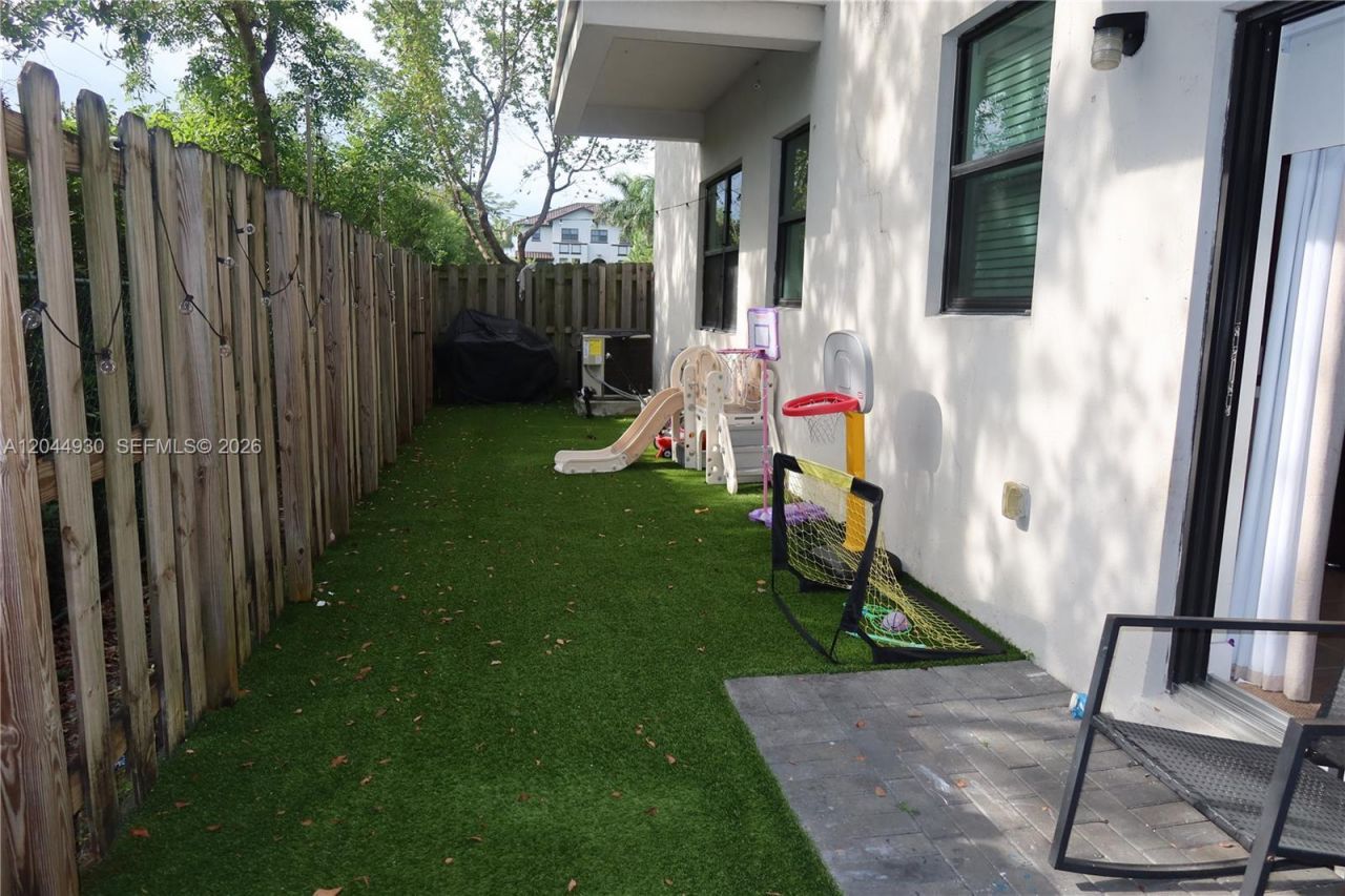 10467 NW 82nd St , Unit 16, Doral, FL 33178 Photo