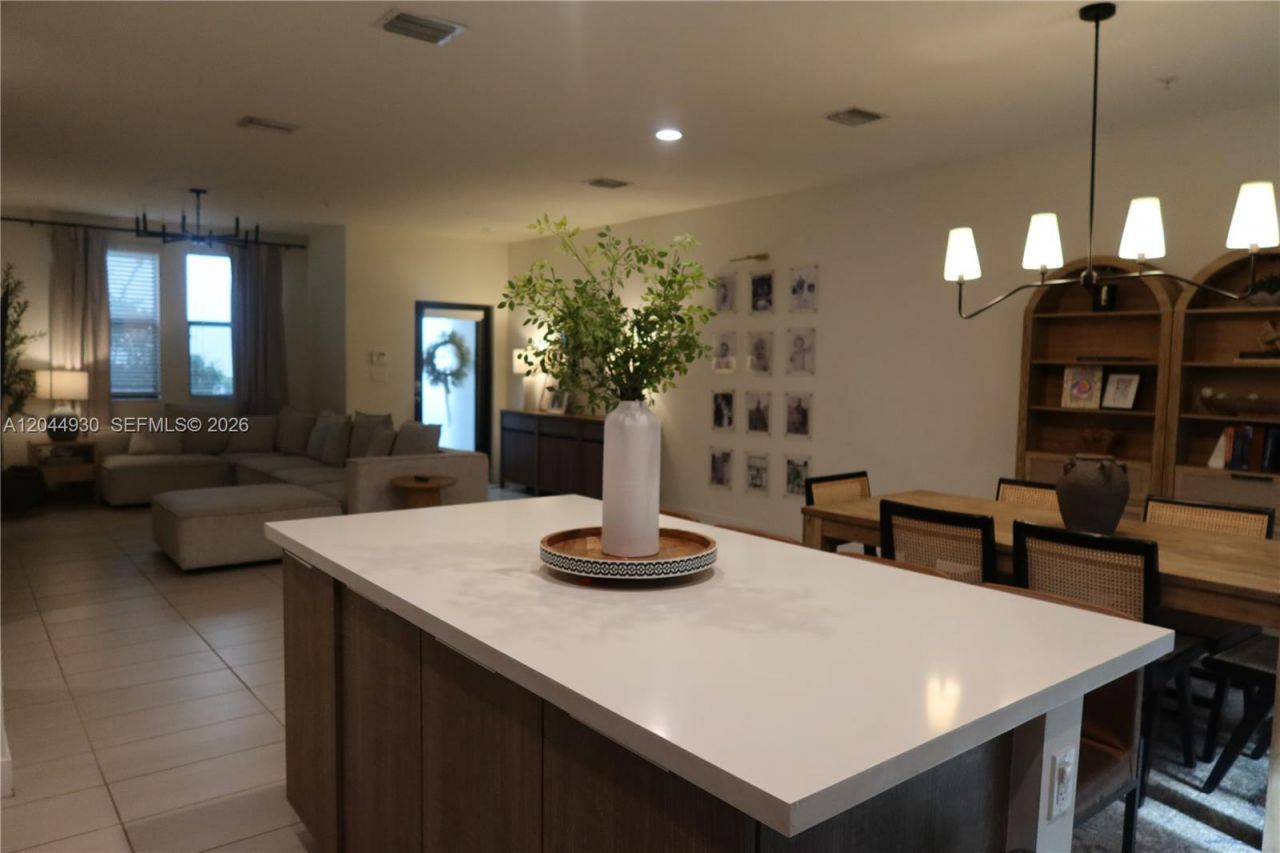 10467 NW 82nd St , Unit 16, Doral, FL 33178 Photo
