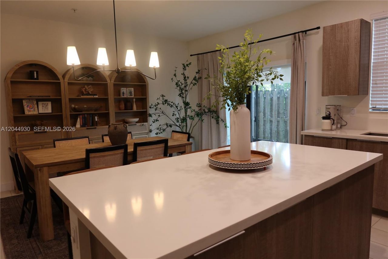 10467 NW 82nd St , Unit 16, Doral, FL 33178 Photo