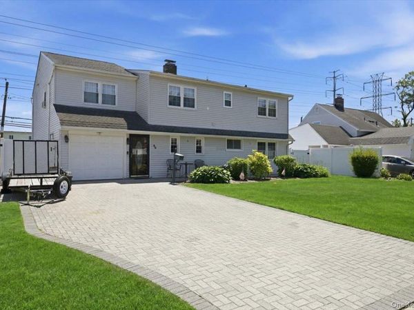 30 Universe Drive , Levittown, NY 11756