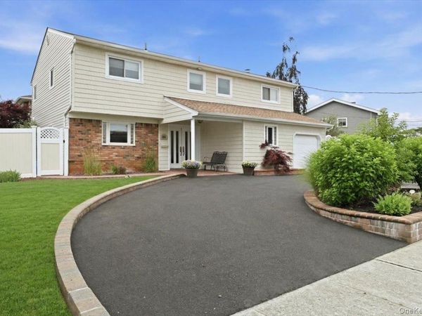 2461 Riviera Lane , Bellmore, NY 11710