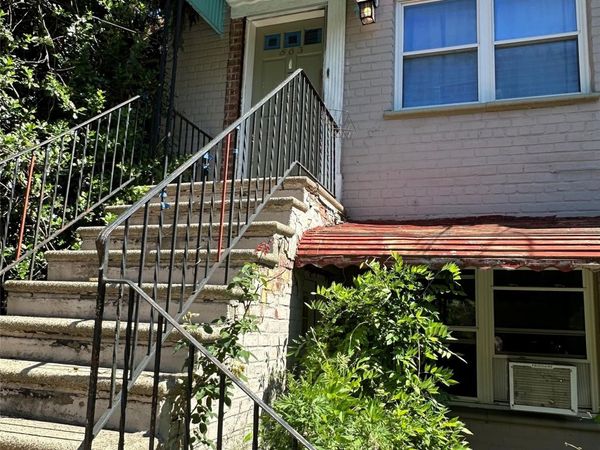 863 E 226th Street, Bronx, NY 10466