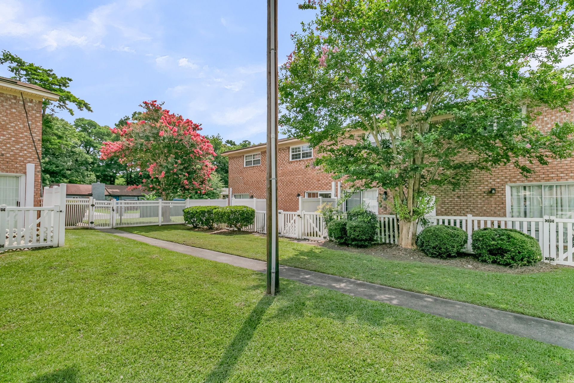 107 Hickory Lane Photo 3