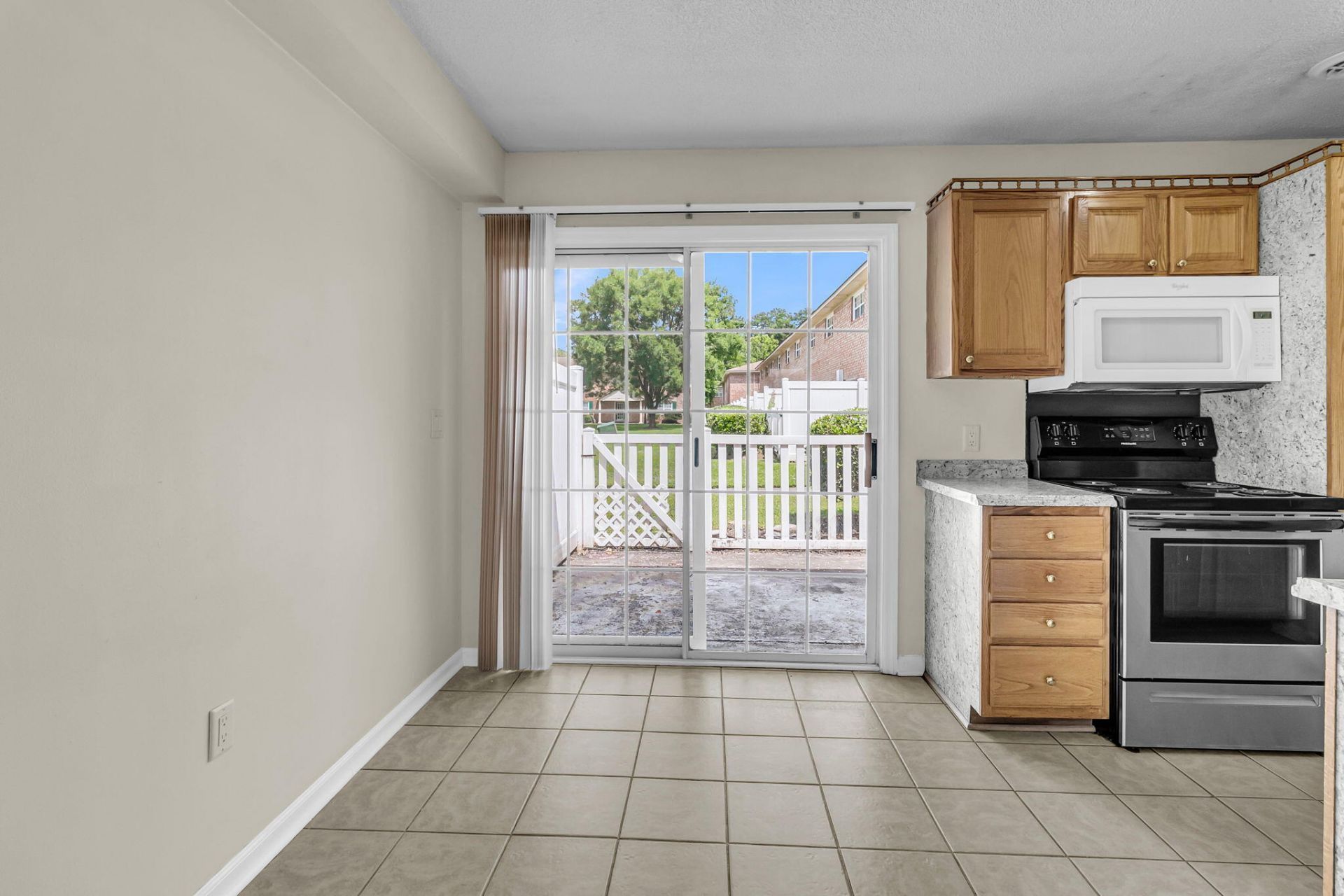 107 Hickory Lane Photo 5