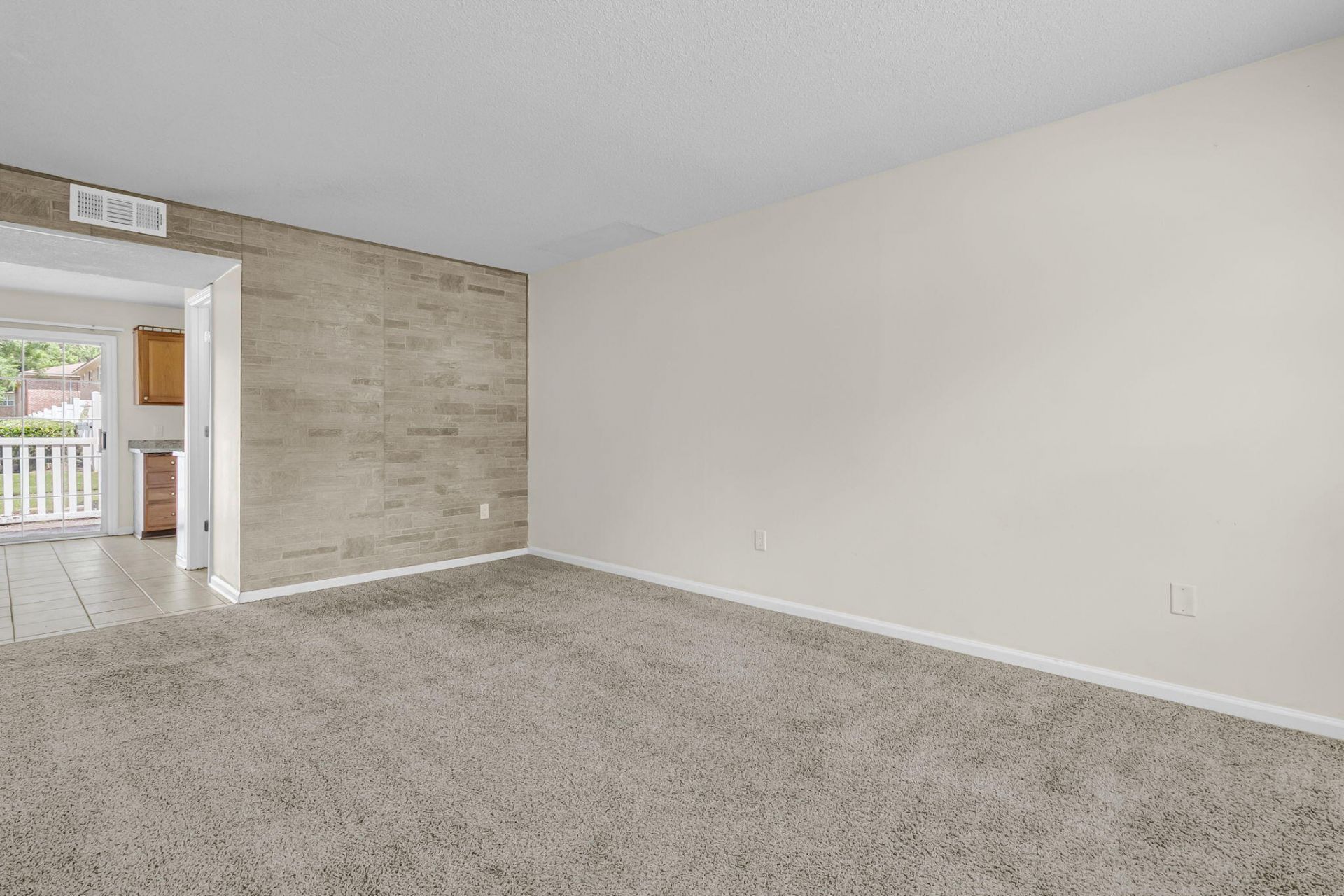 107 Hickory Lane Photo 8