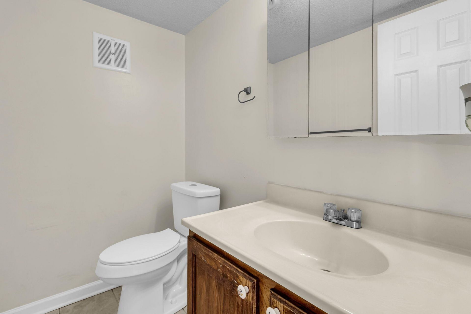 107 Hickory Lane Photo 9