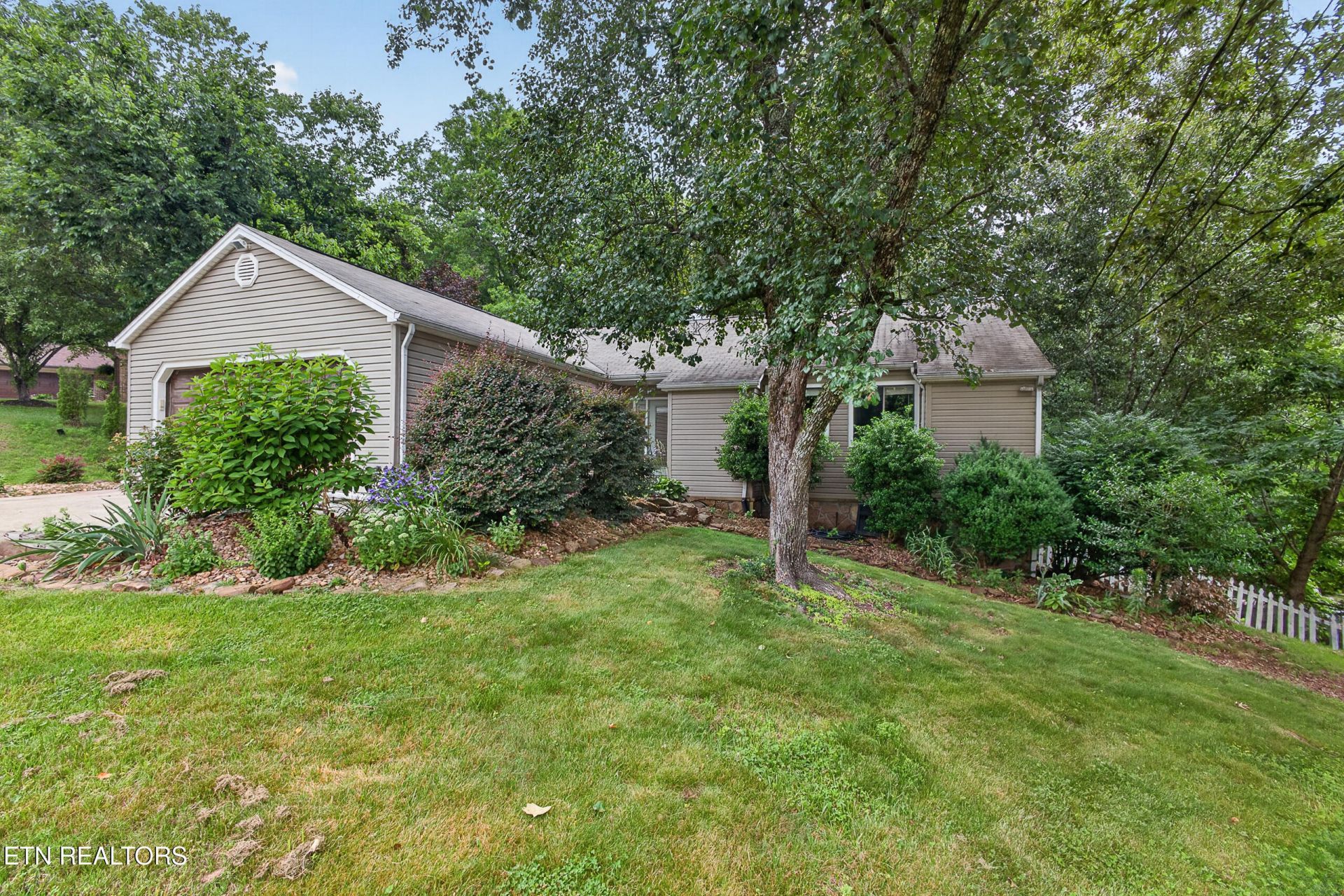 10225 Birch Hill Lane, Knoxville, TN 37932 Main Photo
