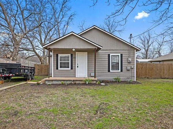 1009 Oak Street , Bonham, TX 75418