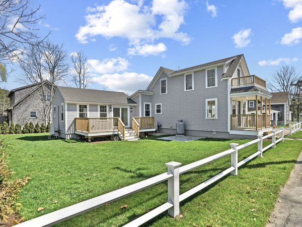 33 Vineyard Avenue , Oak Bluffs, MA 02557