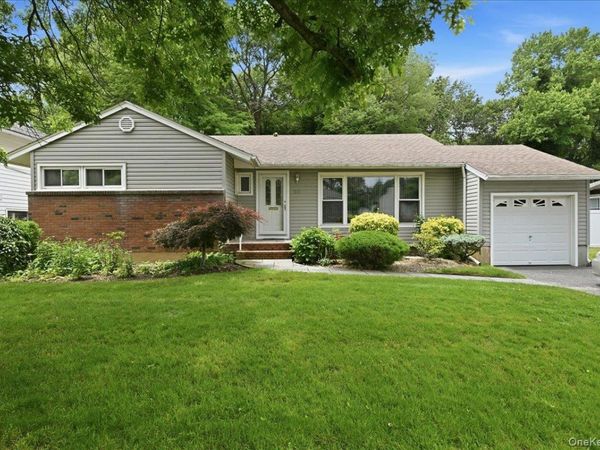 578 Richmond Road , East Meadow, NY 11554