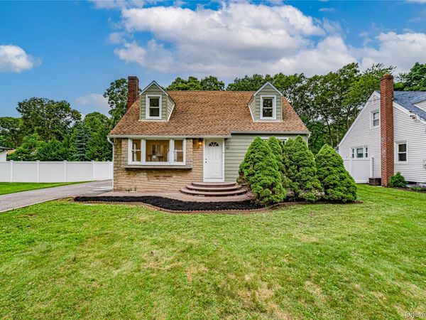 52 Summit Drive , Smithtown, NY 11787