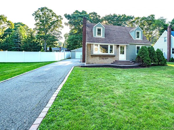 52 Summit Drive , Smithtown, NY 11787