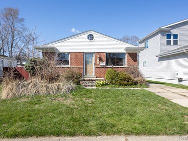 304 TECUMSEH Street, Clawson, MI 48017