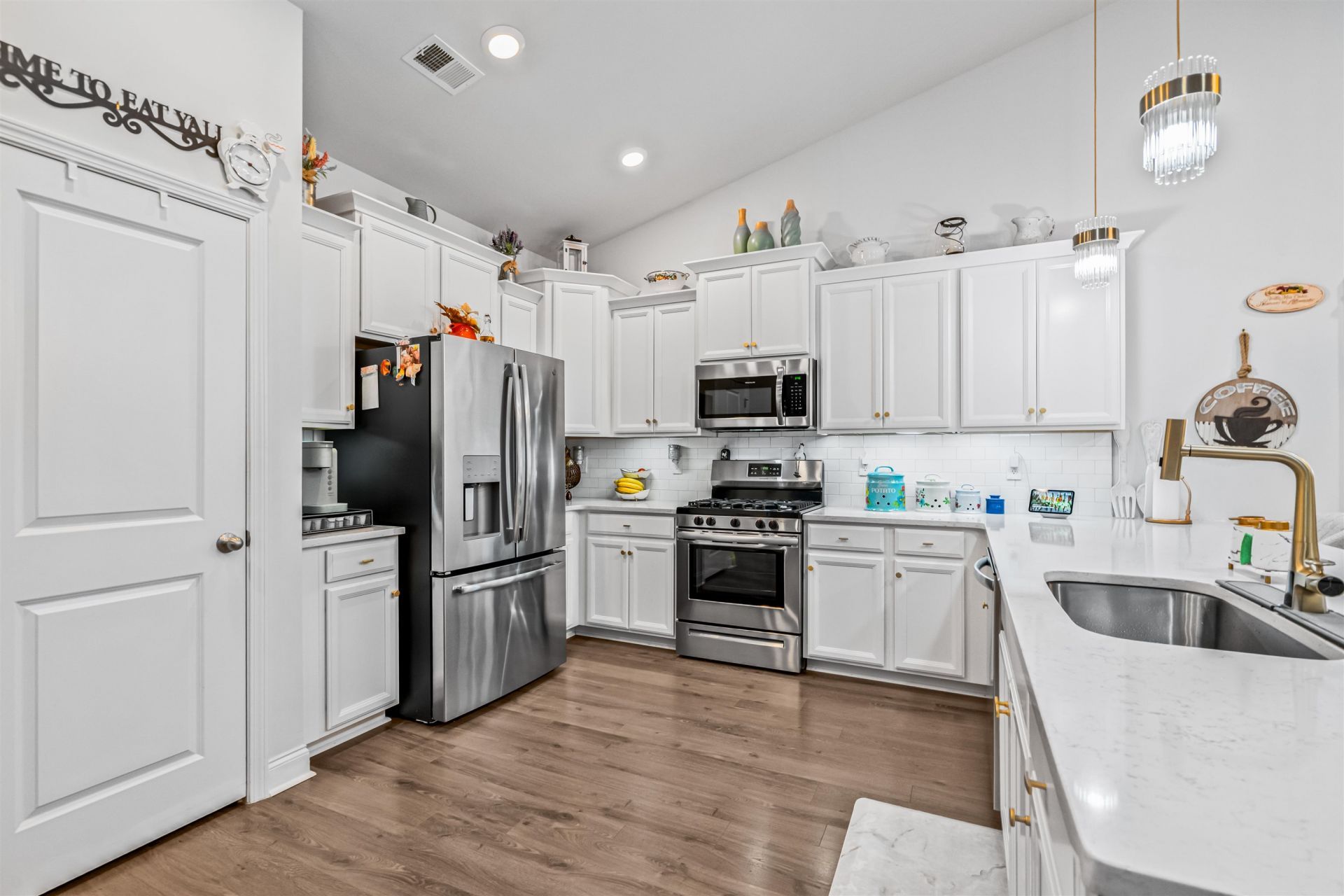 2501 Goldfinch Dr. Photo 11