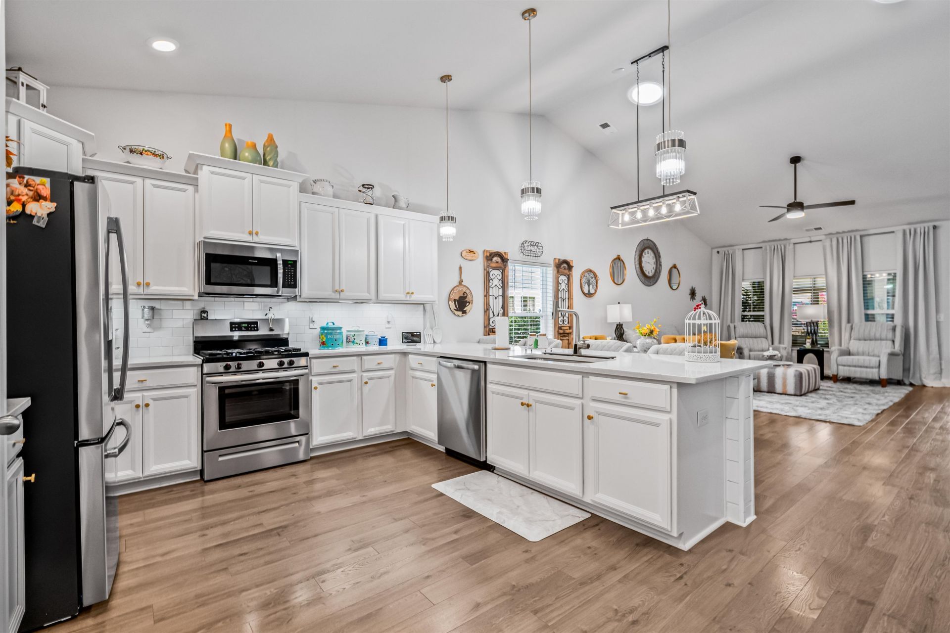 2501 Goldfinch Dr. Photo 6