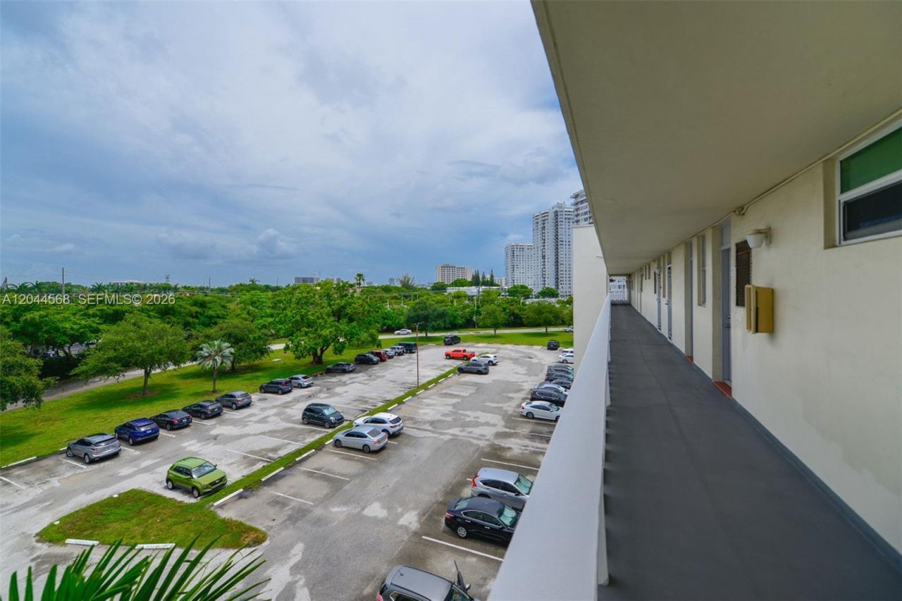2851 Leonard Dr, Unit J505, Aventura, FL 33160 Photo