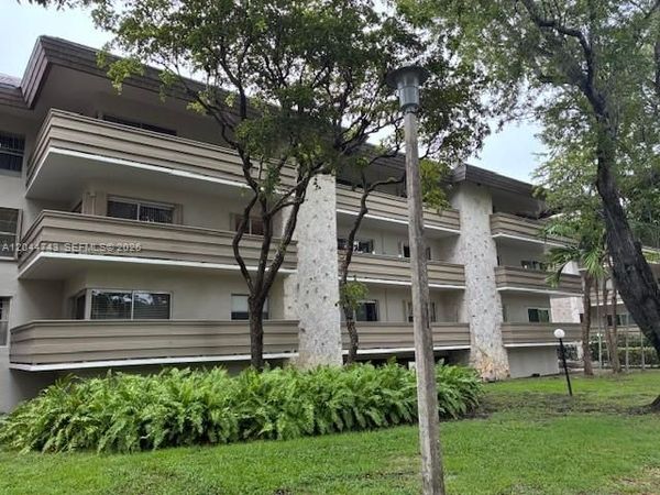 1205 Mariposa Ave, Unit 212, Coral Gables, FL 33146