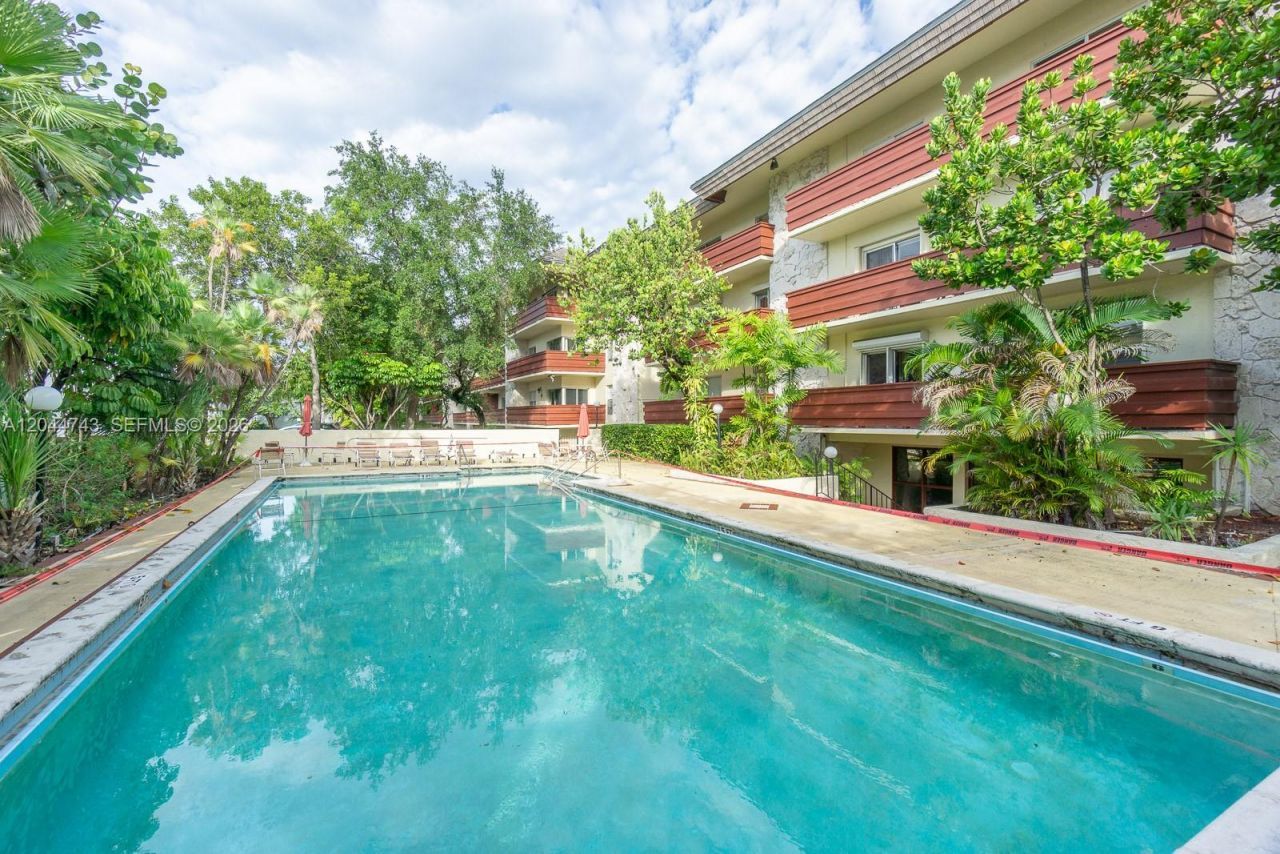 1205 Mariposa Ave, Unit 212, Coral Gables, FL 33146 Photo