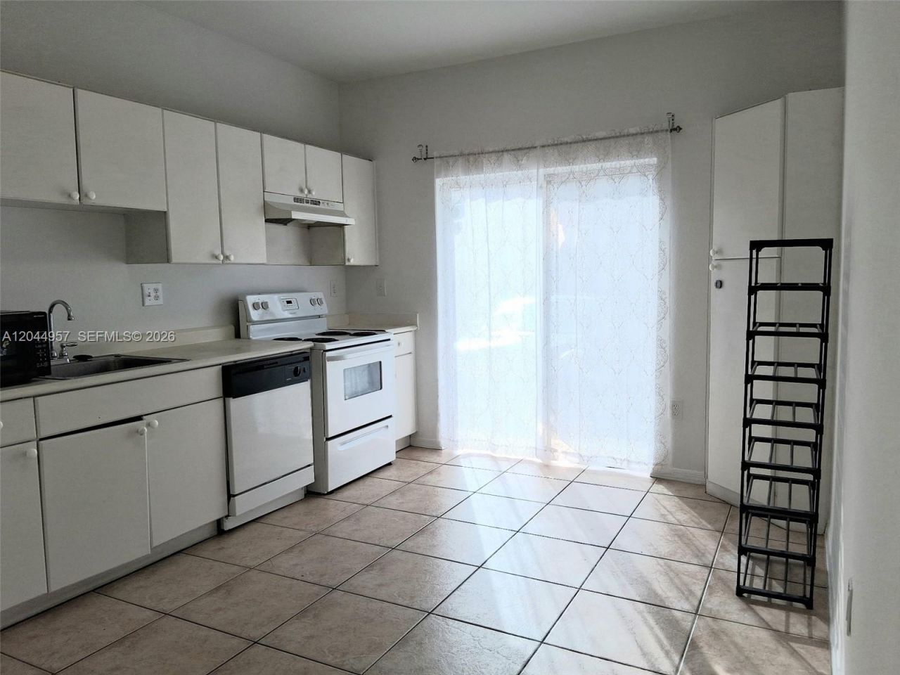 6972 NW 179th St , Unit 106-4, Hialeah, FL 33015 Photo