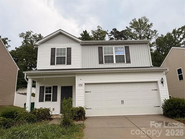 6562 Paw Village Road , Charlotte, NC 28214