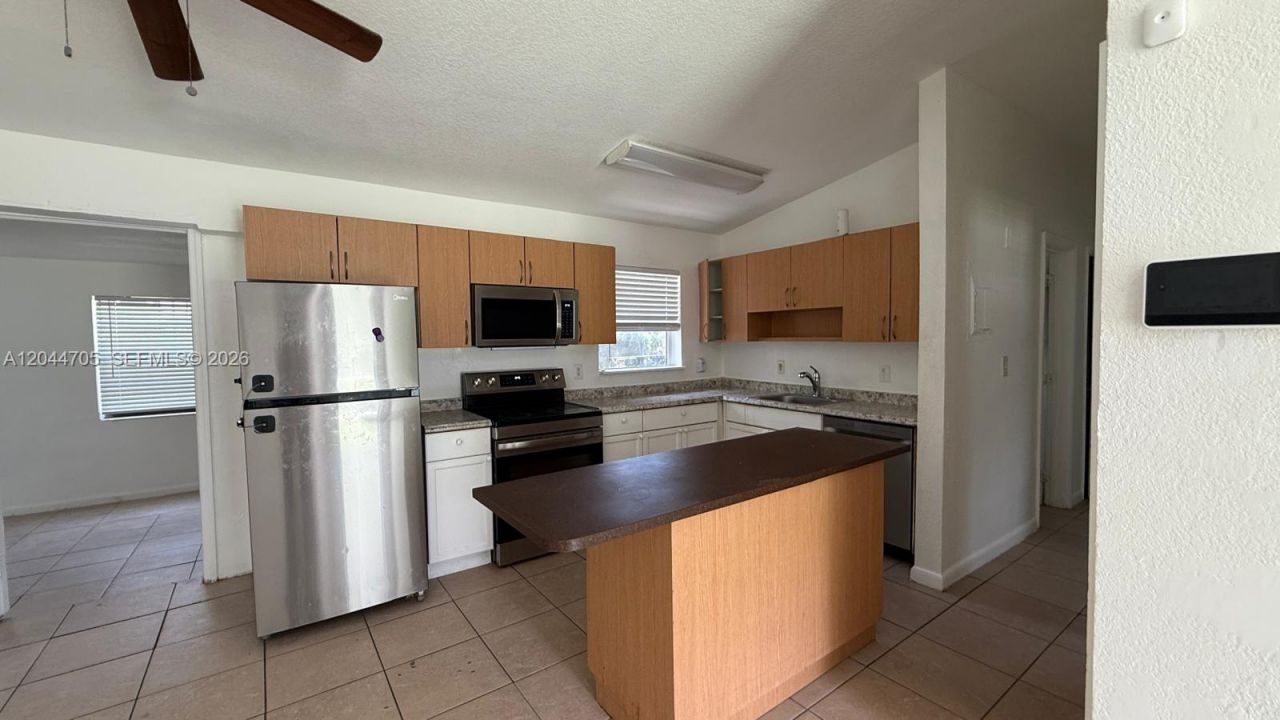 1525 NW 18th Ct, Fort Lauderdale, FL 33311 Photo