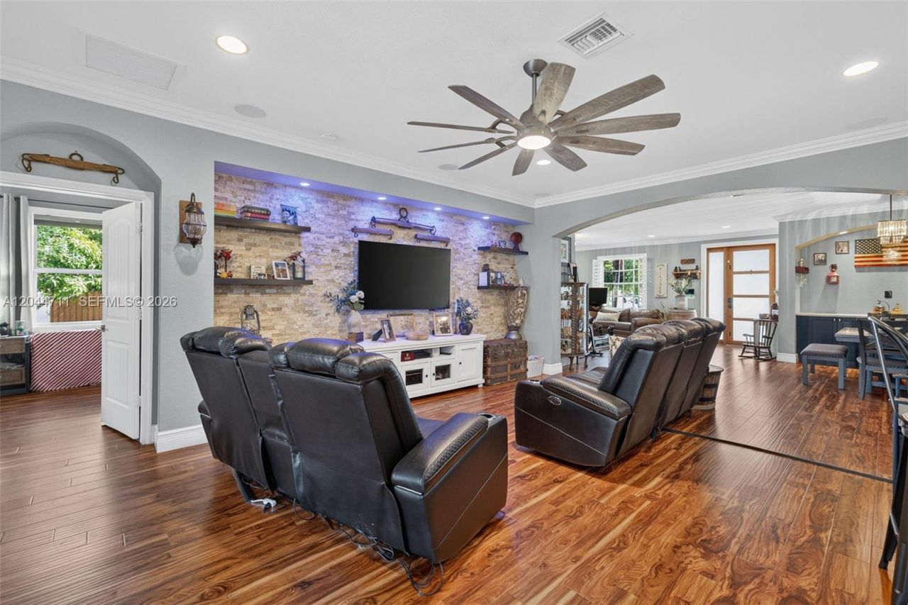 2135 NW 14th Ter, Homestead, FL 33030 Photo