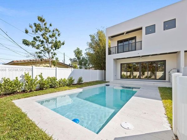 1135 NE 11th Ave , Fort Lauderdale, FL 33304