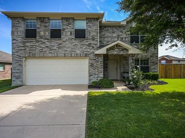 7077 Seton Hall Drive, Fort Worth, TX 76120