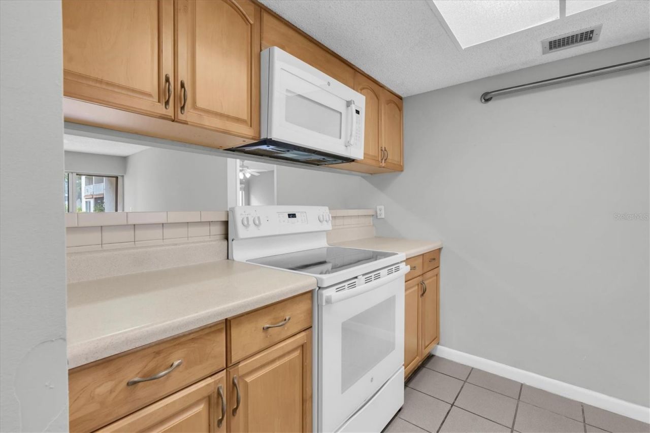 675 99th Avenue N, Unit 102, Saint Petersburg, FL 33702 Photo