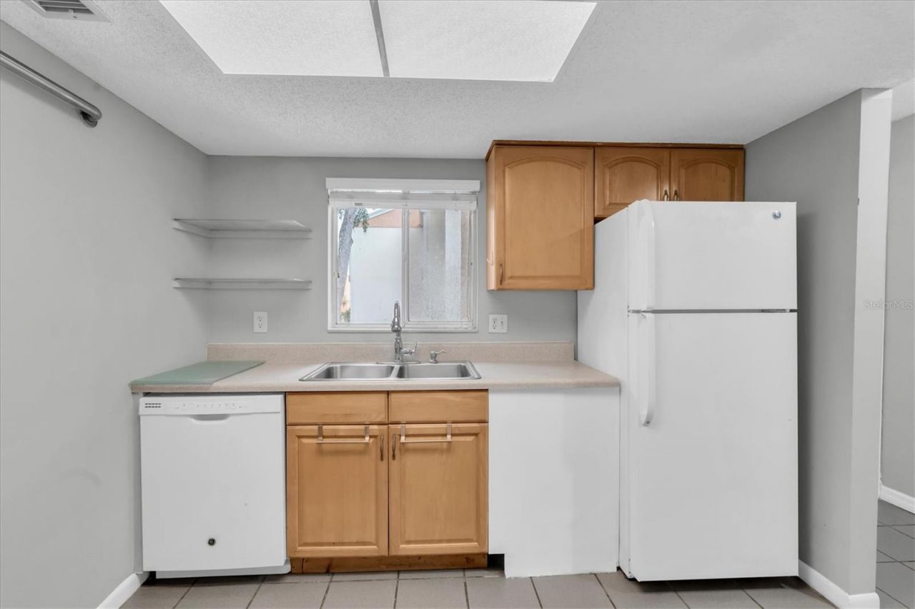 675 99th Avenue N, Unit 102, Saint Petersburg, FL 33702 Photo