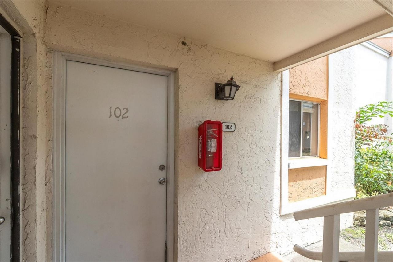 675 99th Avenue N, Unit 102, Saint Petersburg, FL 33702 Photo