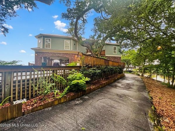 2003 Temple Road, Gautier, MS 39553