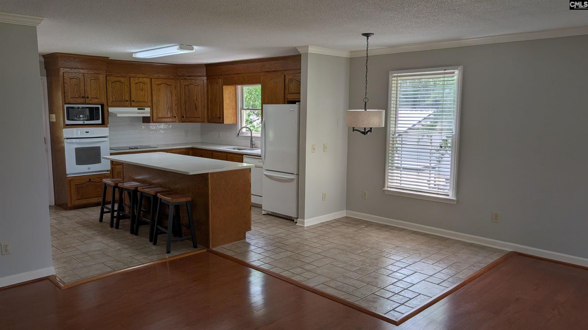 2364 Lakeside Drive  Photo 5