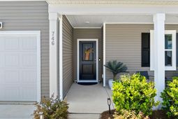 746 Meadowbrook Lane photo 4