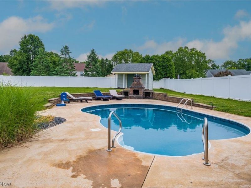 2392 Bowers Street NW, Uniontown, OH 44685 Photo 14