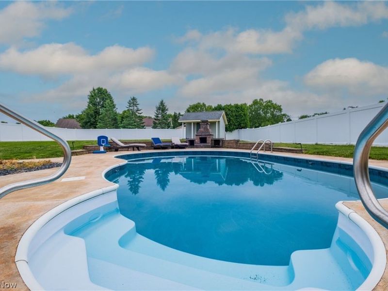 2392 Bowers Street NW, Uniontown, OH 44685 Photo 3